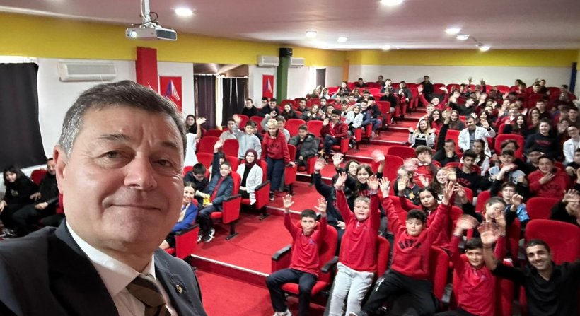 BAŞKAN KOLAT, BERGAMA ÜSTEK KOLEJİ'NDE ÖĞRENCİLER İLE BULUŞTU