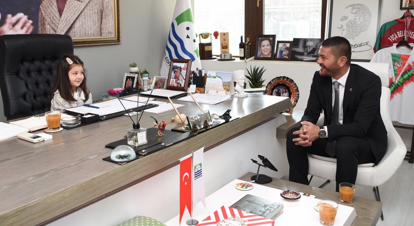 KÜÇÜK NEVA FOÇA BELEDİYE BAŞKANI OLDU