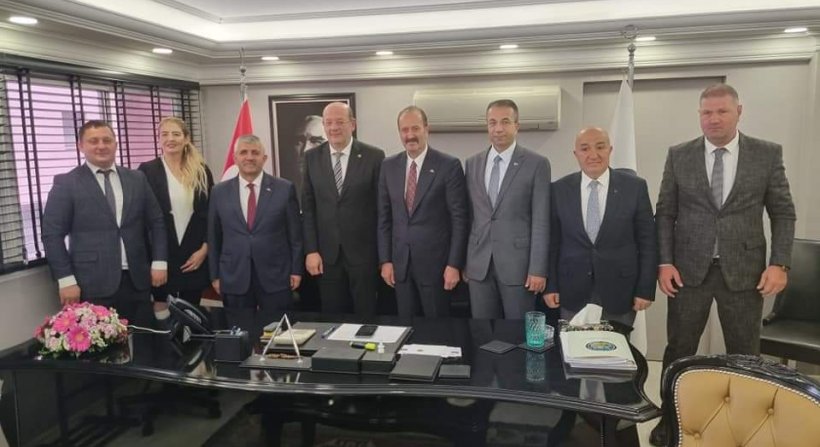 Bir İP Üzerinde İki Cambaz