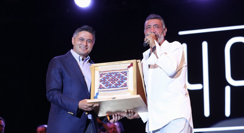 Hakan Altun ve Hüsnü Şenlendirici Aliağa'da Sevenleriyle Buluştu