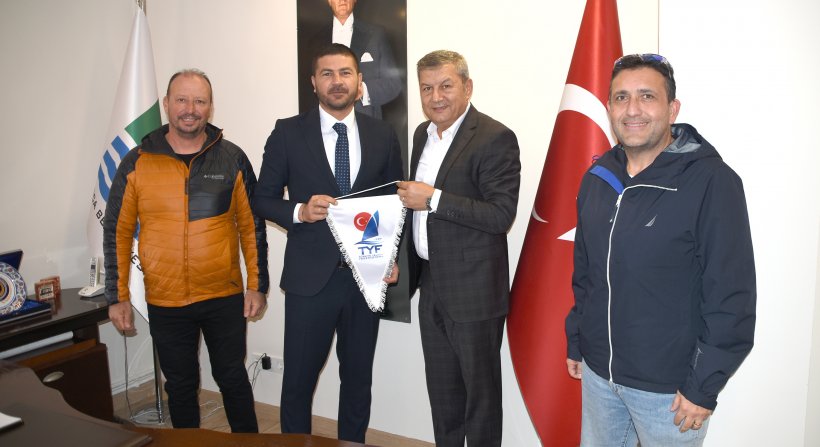 TÜRKİYE'NİN EN İYİ RÜZGAR SÖRFÇÜLERİ YENİFOÇA'DA YARIŞACAK
