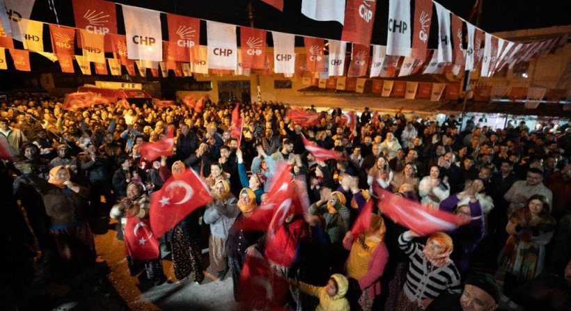 Başkan Kırgöz, 1200 araçlı konvoyla Deliktaş'ta seçim startını verdi.