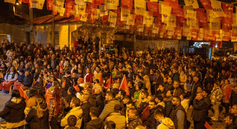 Başkan Kırgöz baba ocağı Salihler'e 1300 araçlı konvoyla çıkarma yaptı