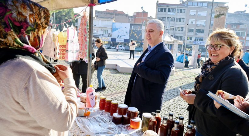 BERGAMA BELEDİYESİ ÜRETEN KADINLAR İÇİN YENİ YIL PAZARI KURDU