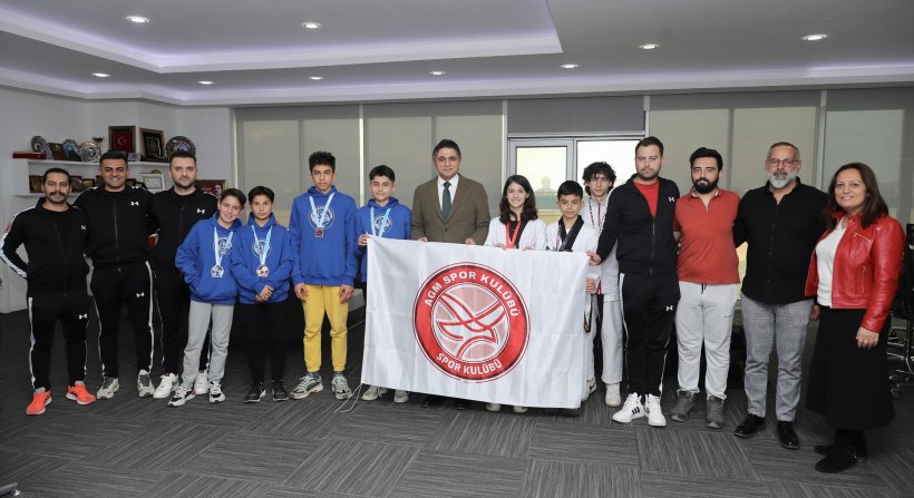 Aliağa'nın Şampiyon Gençlerinden Başkan Serkan Acar'a Ziyaret