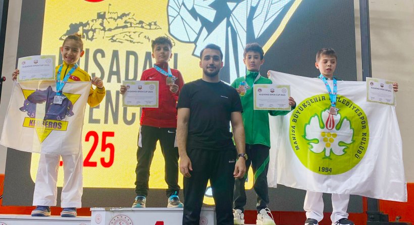 Aliağalı Karateciler Kuşadası'ndan 5 Madalya İle Döndü