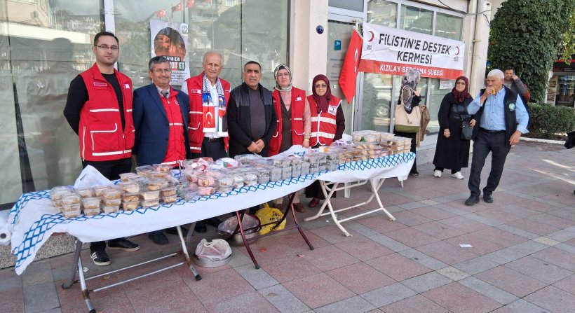 BERGAMA'DA GAZZE İÇİN KIZILAY TARAFINDAN KERMES DÜZENLENDİ